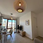 2 Bed Centre Next To The Beach! Apartmán *