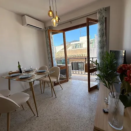 2 Bed Centre Next To The Beach! * Estepona