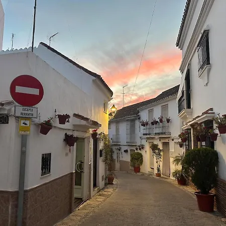 2 Bed Centre Next To The Beach! Estepona