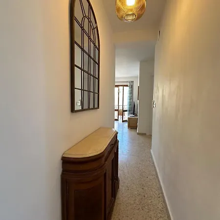 2 Bed Centre Next To The Beach! Apartamento